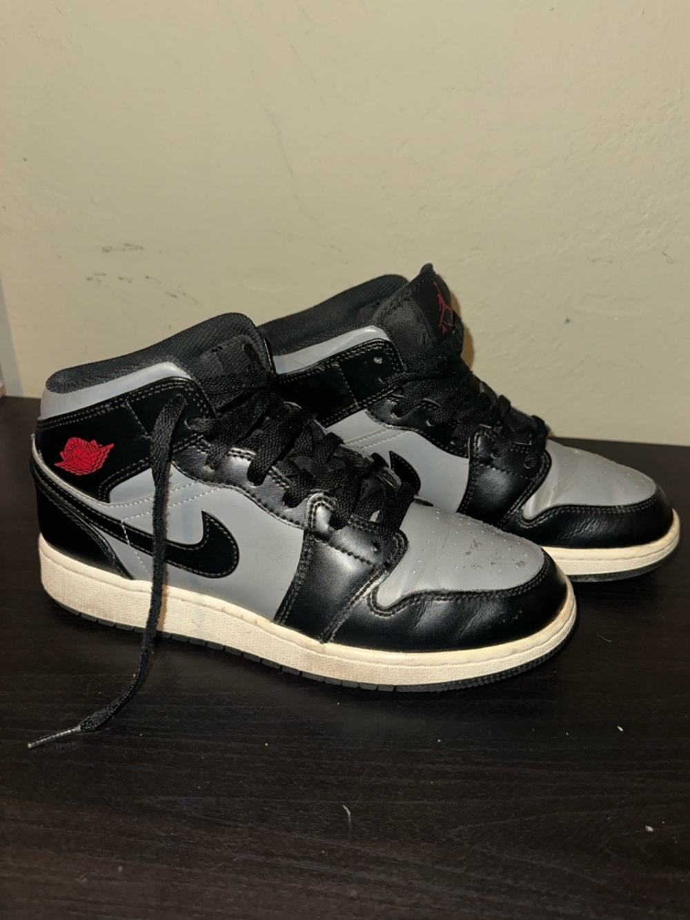 Air Jordan 1 Mid Shadow Red